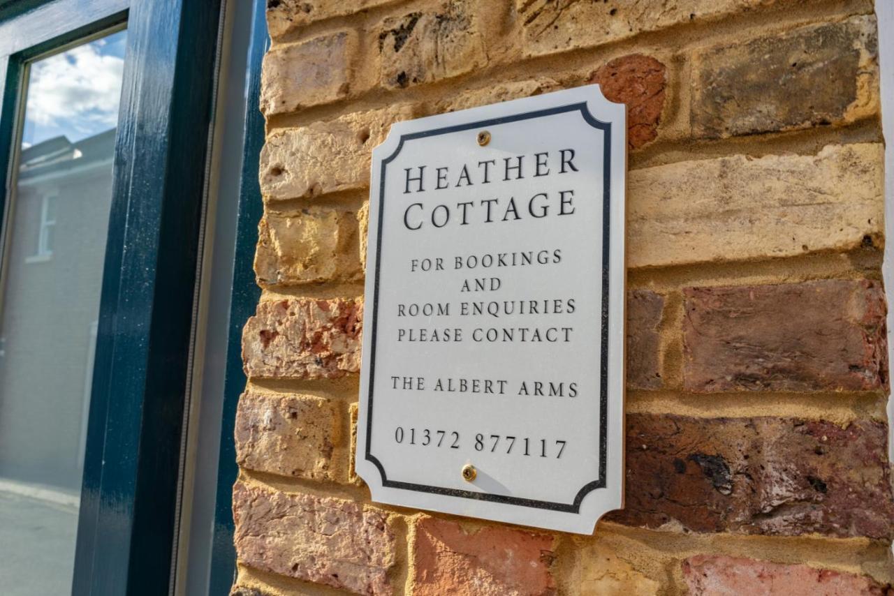 Albert Arms Esher Exterior photo